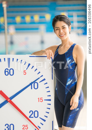 游泳和女性 108386496