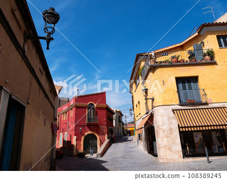 Narrow cobbled streets in old historic district of Santa Coloma de Gramenet 108389245
