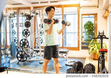 體育運動的男人 108392829