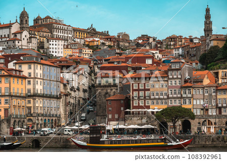 葡萄牙著名港口城市波爾圖的白天景觀 108392961