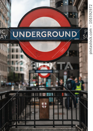 Scenery of the city of London, England 108392972