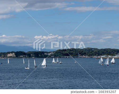 Coastal landscape, yacht sailing practice Coastal landscape, yacht sailing practice 108393207
