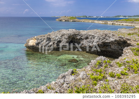 The clear sea of Miyakojima 108393295
