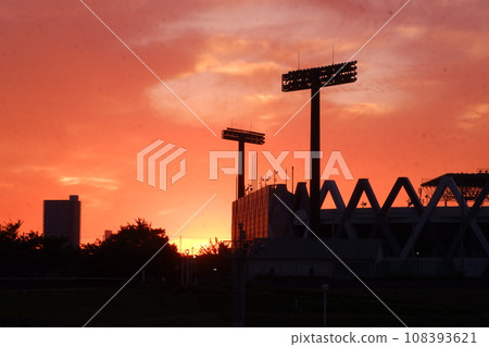 花園橄欖球場的日落 108393621