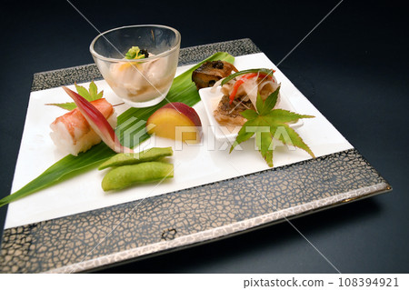 八寸,日本餐廳供應的時令食材烹製的菜餚 八寸,日本餐廳供應的時令食材烹製的菜餚 108394921