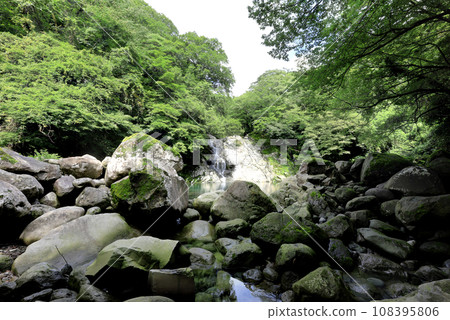 Beautiful scenery of Hallasan Valley, a famous tourist attraction on Jeju Island, South Korea. Beautiful scenery of Hallasan Valley, a famous tourist attraction on Jeju Island, South Korea. 108395806