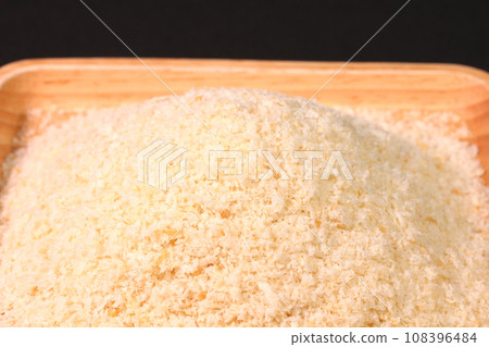 托盤上的麵包屑 托盤上的麵包屑 108396484