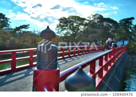 小田原城橋的紅色美景 小田原城橋的紅色美景 108400478