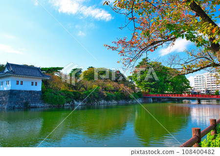 小田原城橋的紅色美景 小田原城橋的紅色美景 108400482
