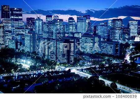 東京皇宮外苑和霞關的夜景 東京皇宮外苑和霞關的夜景 108400839