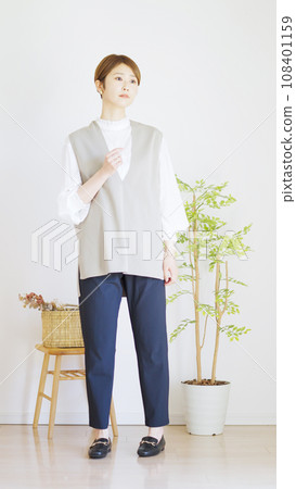 Women's spring clothes fashion coordination whole body (vertical) 108401159