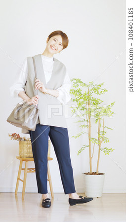 Women's spring clothes fashion coordination whole body (vertical) 108401185