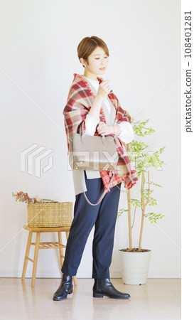 Fashion coordination of women's fall and winter clothes, whole body (portrait) 108401281