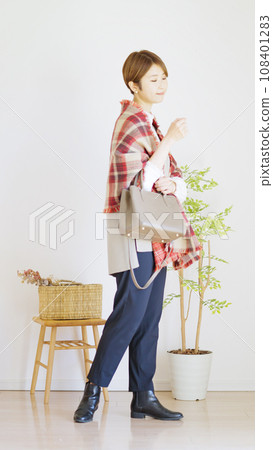Fashion coordination of women's fall and winter clothes, whole body (portrait) 108401283