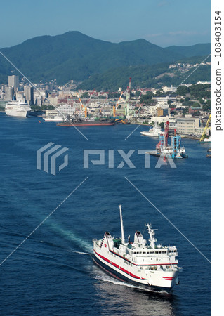 離開長崎港的渡輪 離開長崎港的渡輪 108403154