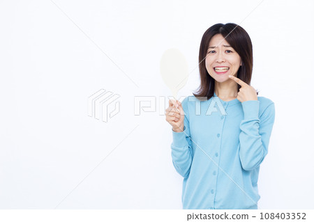 30多歲的女人牙痛 108403352