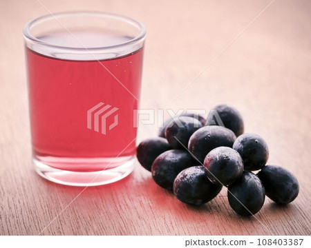 Fresh grapes with juice Fresh grapes with juice 108403387