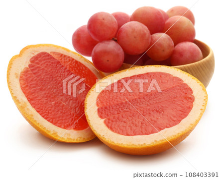 Organic red grapes with grapefruits Organic red grapes with grapefruits 108403391