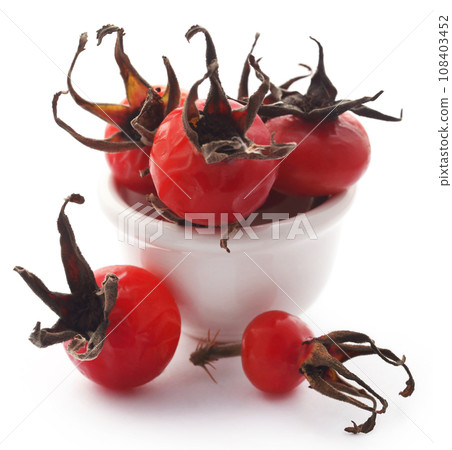 Beach rose in bowl 108403452