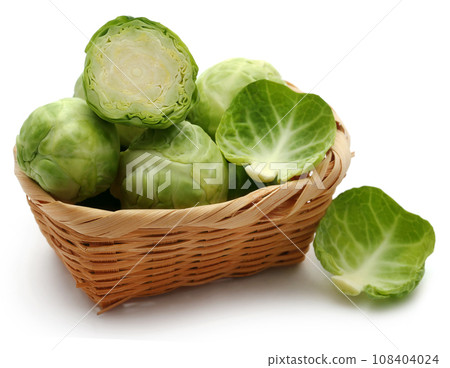 Rosenkohl or Brussels sprout 108404024