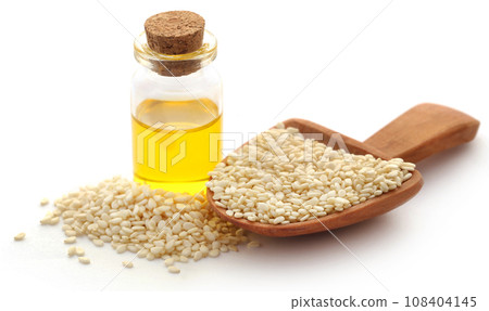 Peeled sesame seeds with oil Peeled sesame seeds with oil 108404145