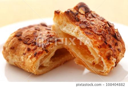 Tebirkes, kind of Danish bread 108404882