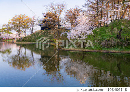 【新潟縣】櫻花盛開,春天的高田城跡公園 【新潟縣】櫻花盛開,春天的高田城跡公園 108406148