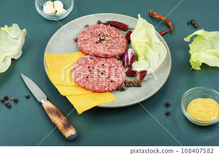 Uncooked ground mince beef Uncooked ground mince beef 108407582