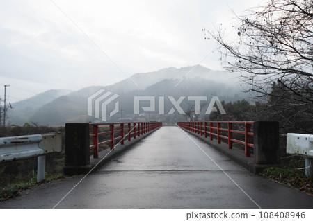Usa City (Innai Town) Mt. Shikaarashi seen from Mikutsu area 108408946