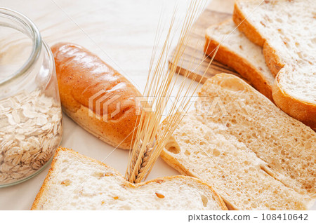 bread rolls to sandwich bread rolls to sandwich 108410642