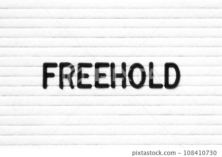 Black color letter in word freehold on white felt board background Black color letter in word freehold on white felt board background 108410730