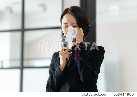 問候首席哀悼者、葬禮、追悼會、婦女 108414999