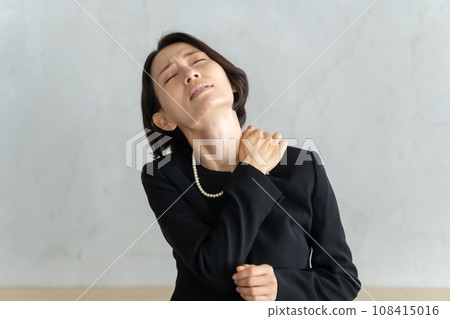 A woman tired from a funeral 108415016