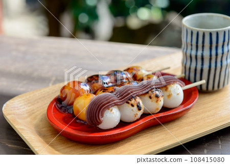 Mitarashi dango, green tea, tea sweets, sweets, Japanese sweets Mitarashi dango, green tea, tea sweets, sweets, Japanese sweets 108415080