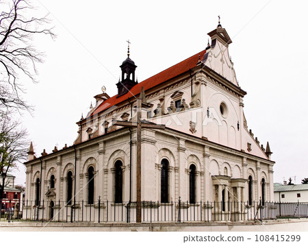 Cathedral of the Resurrection and St. Thomas the Apostle, Zamosc. Ancient European architecture, landmark. 108415299
