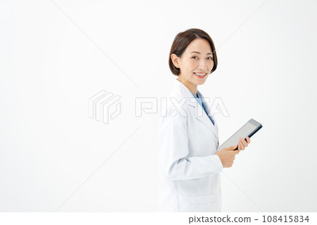 A woman in a white coat 108415834