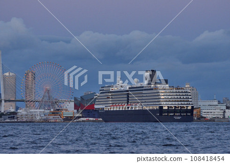 Luxury liner at Osaka harbor Luxury liner at Osaka harbor 108418454