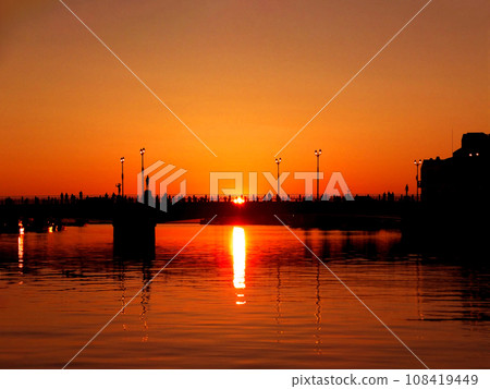 北海道釧路市的串舞橋日落 北海道釧路市的串舞橋日落 108419449