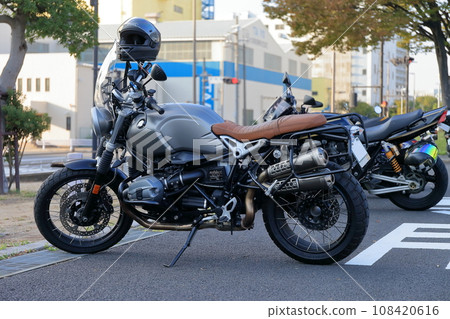 停放的摩托車 108420616