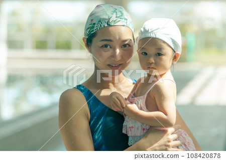Baby swimming 108420878