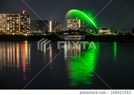 夜晚點亮的琵琶湖花噴泉 108421542