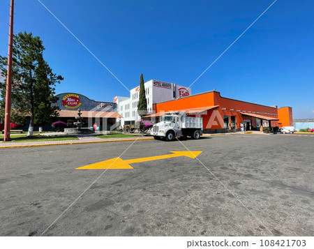 Service area along National Route 45 in Queretaro, Mexico 108421703