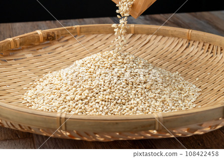 灑出黏稠的大麥 108422458