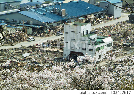 <東日本大地震> 2011 年 4 月 26 日石卷市 108422617