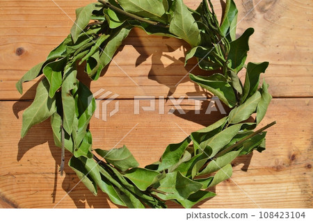 Dried bay leaf wreath 108423104