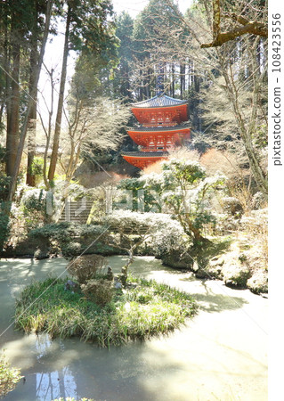 Triple tower at Iwafuneji Triple tower at Iwafuneji 108423556