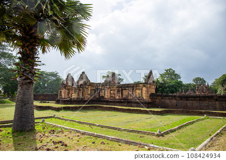 Fantastic archaeological site Prasat Muang Tam or Muang Tam castle near Prasat Phanomrung Historical Park at Buriram in Thailand. 108424934