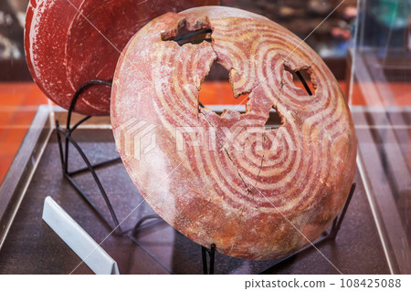 Pottery vessels in a glass display case at the Ban Non Wat civilization site, more than 4,000 years old, Bronze Age 2, Non Sung District, Nakhon Ratchasima, Thailand. 108425088