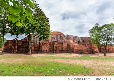 Khao Klang Nok is part of the Si Thep historical park which is set to be a UNESCO World Heritage Site in September 2023. It is an architecture in the Dvaravati period in Phetchabun Province, Thailand. 108425124