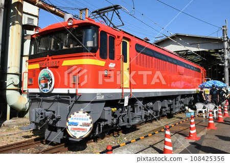 EF67 electric locomotive parked at the depot 108425356